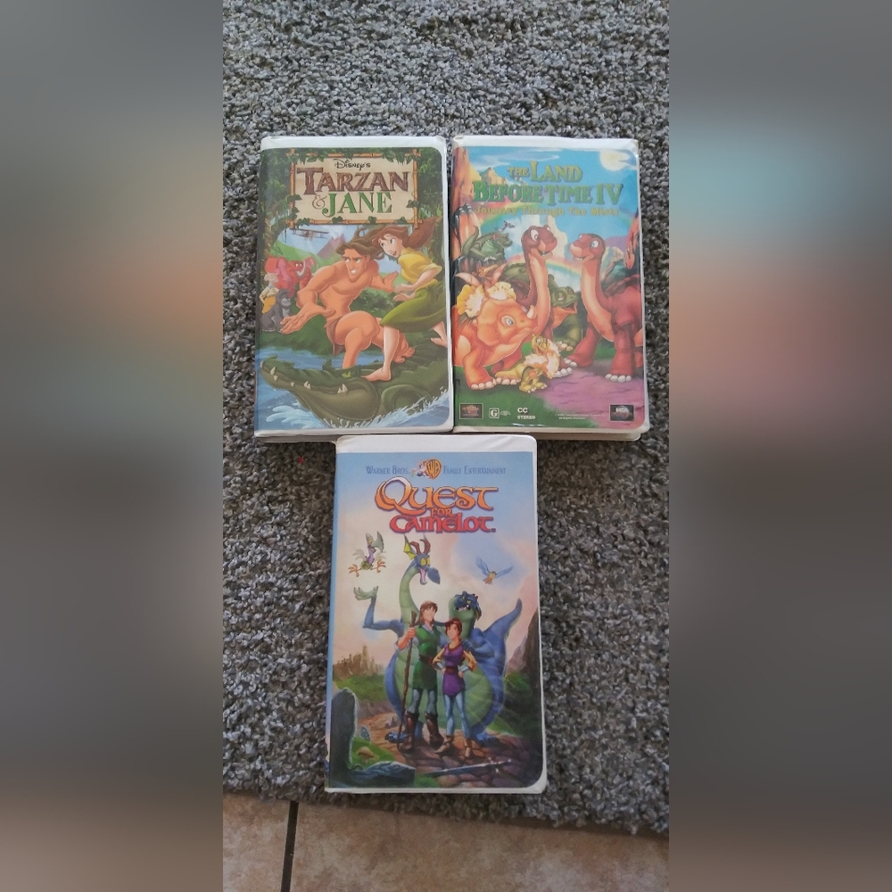 LOOK!! 3 VHS  MOVIES IN ORIGINAL   cases. Years...1999...1995 and 1998